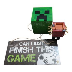 Minecraft Creeper Figure & Gamer Sign Decor